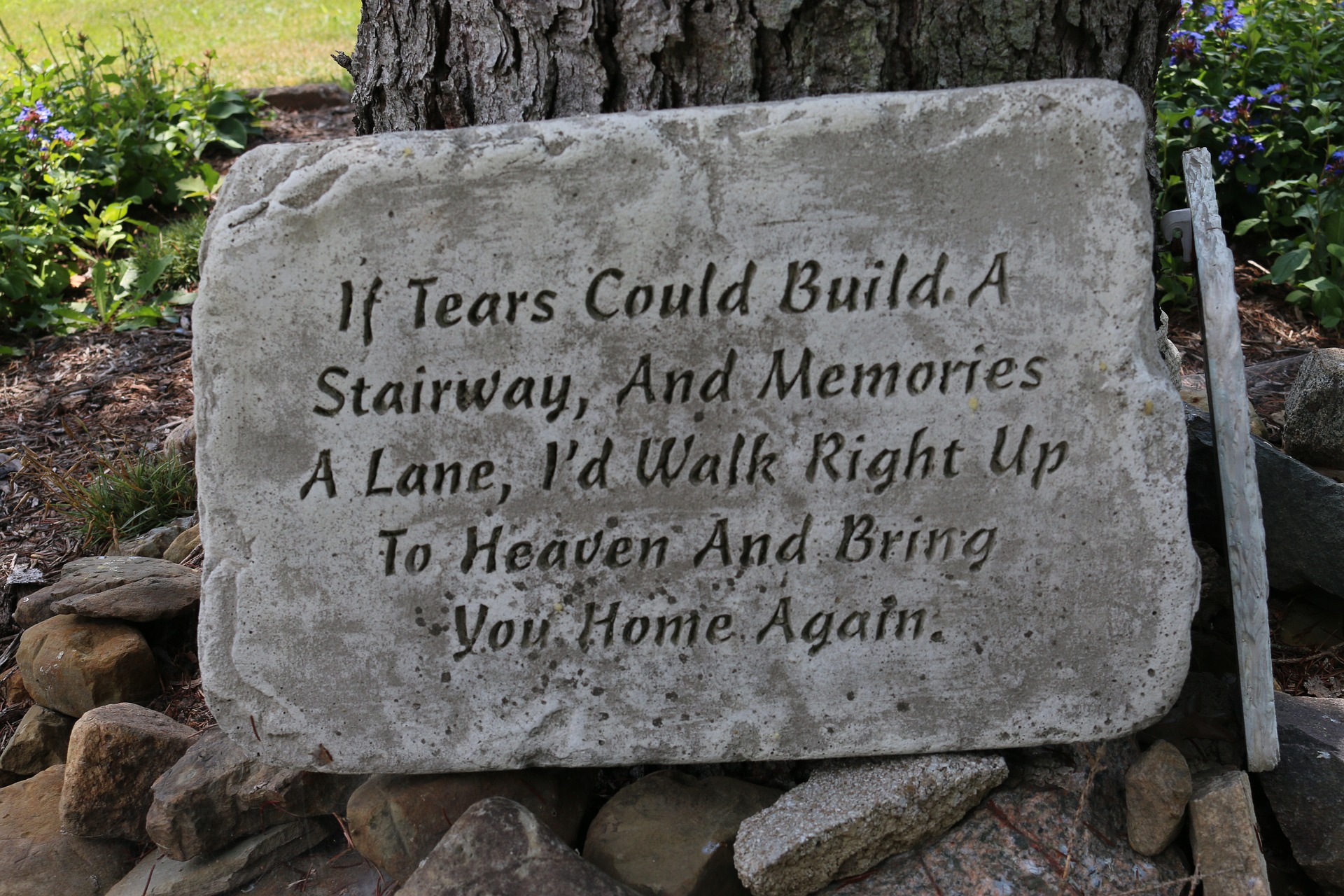 memorial-3624758_1920
